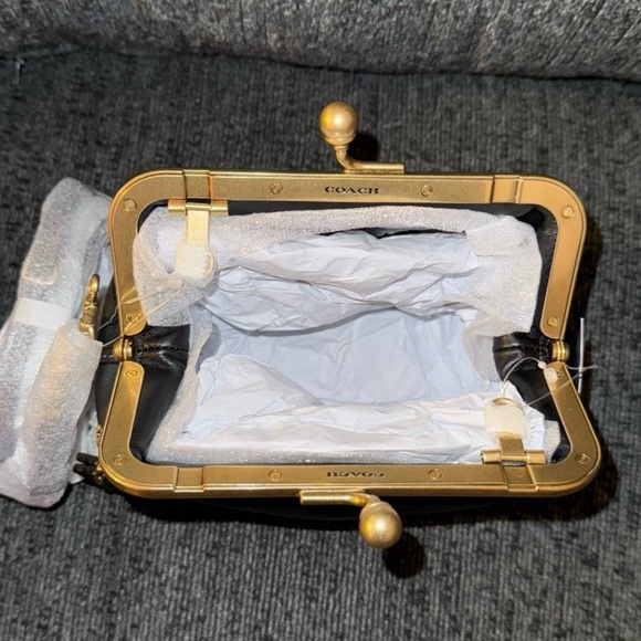 Coach Kisslock Frame Bag 14 Crossbody in Brass/Black Glovetanned Leather NWT - Picture 11 of 15